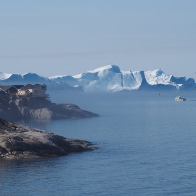 Icebergs from the Greenland ice sheet discharging near Ilulissat, Greenland (Vincent de Staercke)