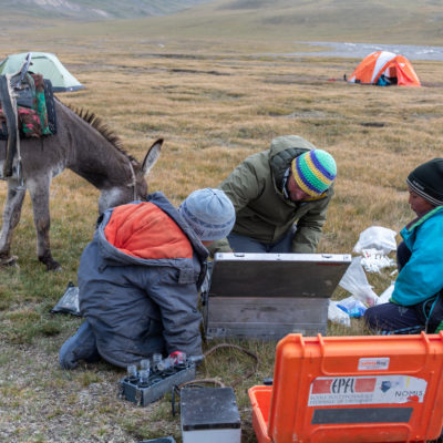 Kyrgyz young shepherds are interested in our scientific instruments, Arabel Plateau (Matteo Tolosano)